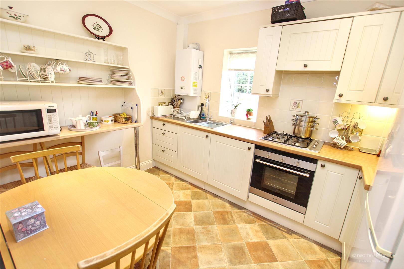 2 bed property in Armour Road, Reading